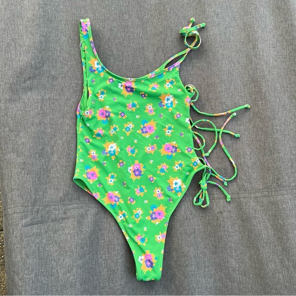 Frankies Bikini Honey One Piece Shoulder Swimsuit Size Medium New With Tags - Picture 2 of 14